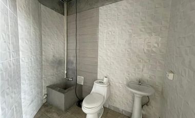 LOCAL / TUMBA MUERTO / MIDTOWN PLAZA / 110M / VACIO / PLANTA BAJA