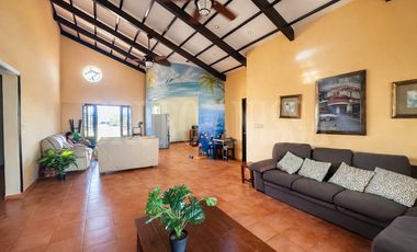 OPORTUNIDAD! Se Vende Casa con Piscina en Club de Golf Coronado