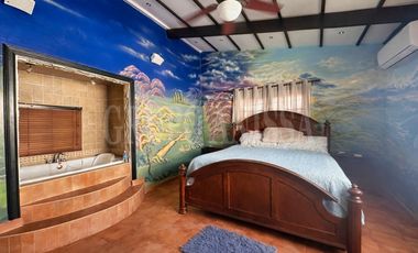 OPORTUNIDAD! Se Vende Casa con Piscina en Club de Golf Coronado