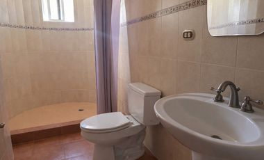 OPORTUNIDAD! Se Vende Casa con Piscina en Club de Golf Coronado