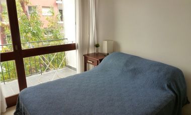 ALQUILER PARA ESTUDIANTES. UN AMBIENTE Y MEDIO A LA CALLE.