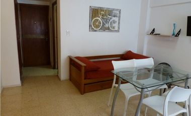 ALQUILER PARA ESTUDIANTES. UN AMBIENTE Y MEDIO A LA CALLE.