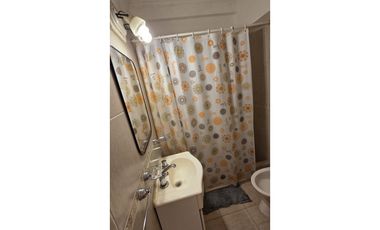 ALQUILER PARA ESTUDIANTES. UN AMBIENTE A LA CALLE.