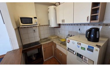 ALQUILER PARA ESTUDIANTES. UN AMBIENTE A LA CALLE.