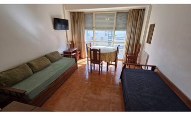 ALQUILER PARA ESTUDIANTES. UN AMBIENTE A LA CALLE.