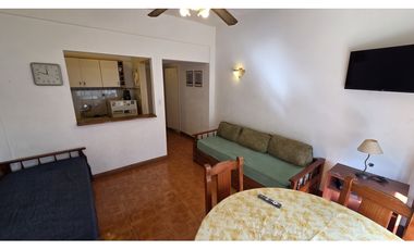 ALQUILER PARA ESTUDIANTES. UN AMBIENTE A LA CALLE.