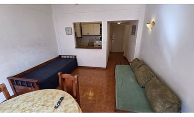 ALQUILER PARA ESTUDIANTES. UN AMBIENTE A LA CALLE.