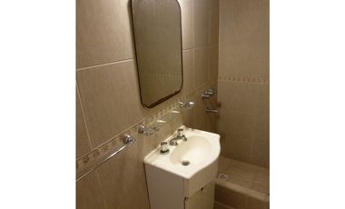 ALQUILER PARA ESTUDIANTES. UN AMBIENTE A LA CALLE.