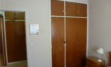 ALQUILER PARA ESTUDIANTES. DOS AMBIENTES CONTRAFRENTE LUMINOSO.