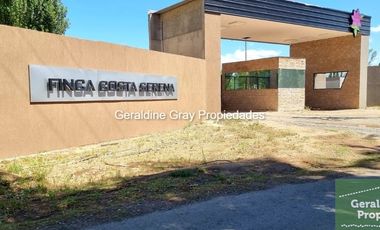 Casa de 3 dormitorios en venta en  barrio privado Finca Costa Serena, Plottier