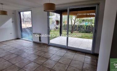 Casa de 3 dormitorios en venta en  barrio privado Finca Costa Serena, Plottier