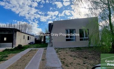 Casa de 3 dormitorios en venta en  barrio privado Finca Costa Serena, Plottier