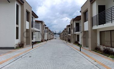 Casa por Estrenar de arriendo en Pifo