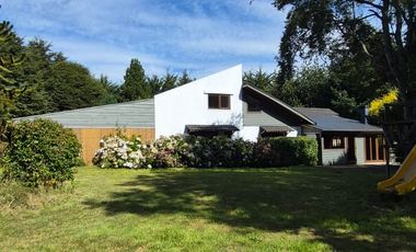 SE VENDE AMPLIA CASA PARQUE EDELWEISS