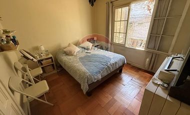 PARA REMODELAR ,MUY AMPLIA , BUENA UBICACIÓN