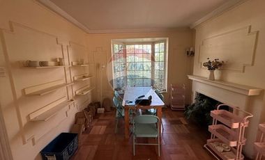 PARA REMODELAR ,MUY AMPLIA , BUENA UBICACIÓN