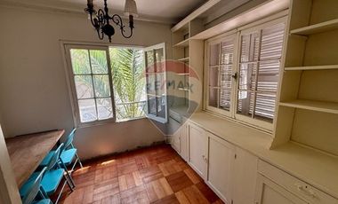 PARA REMODELAR ,MUY AMPLIA , BUENA UBICACIÓN