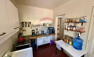 PARA REMODELAR ,MUY AMPLIA , BUENA UBICACIÓN