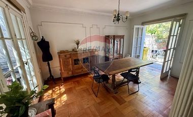 PARA REMODELAR ,MUY AMPLIA , BUENA UBICACIÓN