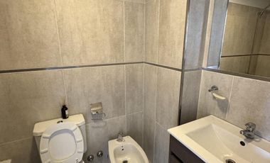 hermoso mono ambiente super amplio con balcon -  placard y aire acondicionado - sum y laundry