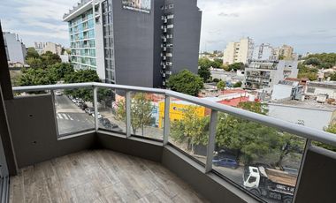 hermoso mono ambiente super amplio con balcon -  placard y aire acondicionado - sum y laundry