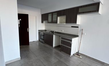 hermoso mono ambiente super amplio con balcon -  placard y aire acondicionado - sum y laundry