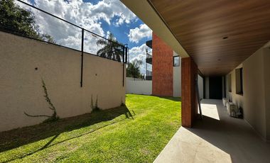 Villa Belgrano - 3Dorm Planta Baja con Patio de 180mtrs - A mtrs de Gauss y Recta