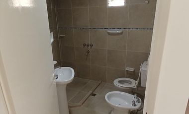 ALQUILO MONOAMBIENTE EN CALLE PERU 1011 DE PLOTTIER