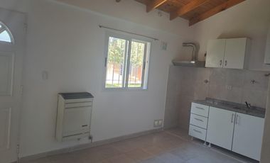 ALQUILO MONOAMBIENTE EN CALLE PERU 1011 DE PLOTTIER