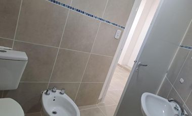 ALQUILO MONOAMBIENTE EN CALLE PERU 1011 DE PLOTTIER