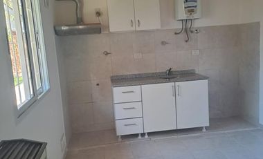 ALQUILO MONOAMBIENTE EN CALLE PERU 1011 DE PLOTTIER