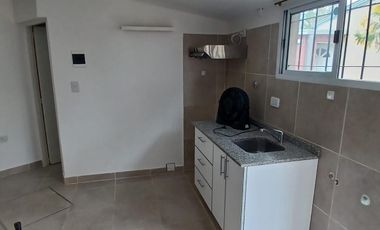 ALQUILO MONOAMBIENTE EN CALLE PERU 1011 DE PLOTTIER