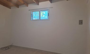 ALQUILO MONOAMBIENTE EN CALLE PERU 1011 DE PLOTTIER