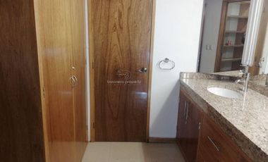 Casa con alberca y jardín en Satélite.