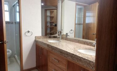 Casa con alberca y jardín en Satélite.