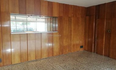 Casa con alberca y jardín en Satélite.