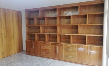 Casa con alberca y jardín en Satélite.