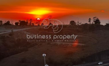 Excelente oportunidad Amplia Casa con salón de usos múltiples.