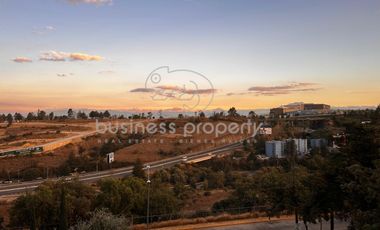 Excelente oportunidad Amplia Casa con salón de usos múltiples.