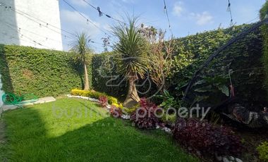 Excelente oportunidad Amplia Casa con salón de usos múltiples.