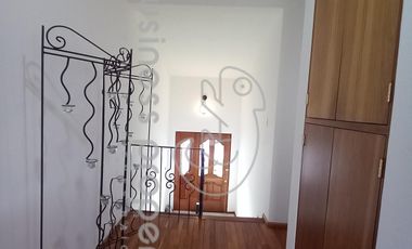 Excelente oportunidad Amplia Casa con salón de usos múltiples.