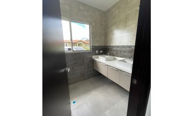 SE VENDE CASA EN BOQUETE, EN HERMOSO POYECTO CON CLIMA FRIO