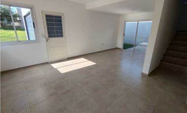 ALQUILO DUPLEX TRES DORMITORIOS EN MIRADORES DE MANANTIALES 1