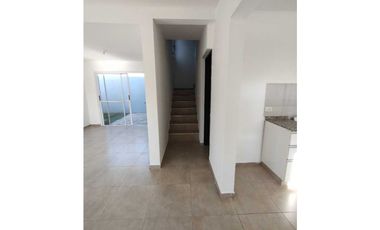 ALQUILO DUPLEX TRES DORMITORIOS EN MIRADORES DE MANANTIALES 1