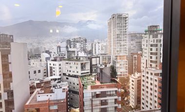 Arriendo la Carolina Suite de lujo por estrenar con vista de Quito edificio con piscina