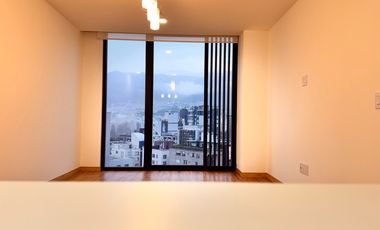 Arriendo la Carolina Suite de lujo por estrenar con vista de Quito edificio con piscina