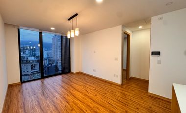 Arriendo la Carolina Suite de lujo por estrenar con vista de Quito edificio con piscina