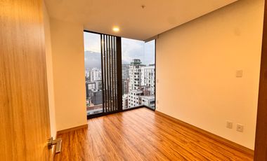 Arriendo la Carolina Suite de lujo por estrenar con vista de Quito edificio con piscina