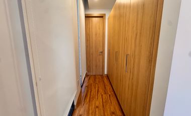 Arriendo la Carolina Suite de lujo por estrenar con vista de Quito edificio con piscina