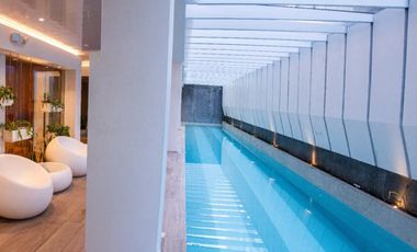 Arriendo la Carolina Suite de lujo por estrenar con vista de Quito edificio con piscina